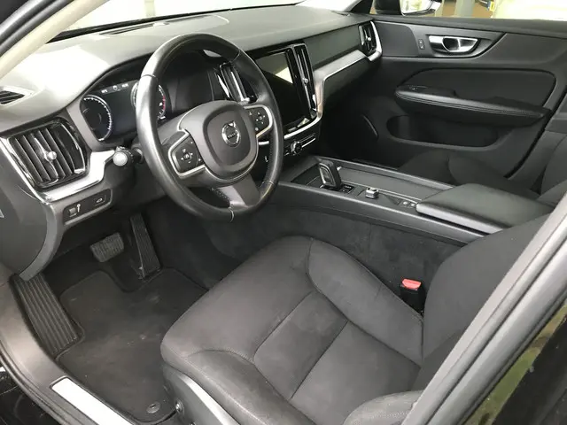 Volvo V60 2.0 B3 Momentum Advantage Automaat 2020 Benzine 9