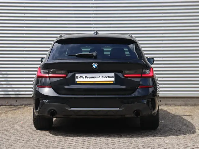 BMW 3 Serie Touring 320i 2022 Benzine 4