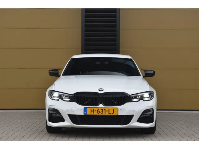 BMW 3 Serie 320i Executive Edition 2020 Benzine 6