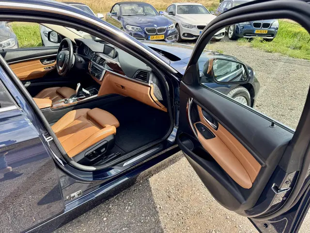 BMW 3 Serie 320i Upgrade Edition 2013 Benzine 26
