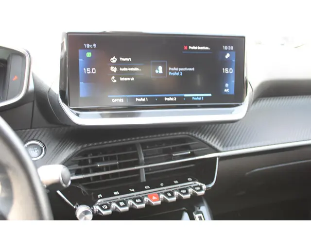 Peugeot 208 1.2 PureTech Allure Pack 2021 Benzine 32