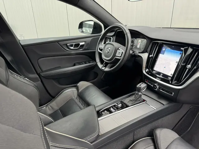 Volvo S60 2.0 T4 R-Design|NL-Auto|Leder|LED|Navi 2019 Benzine 4