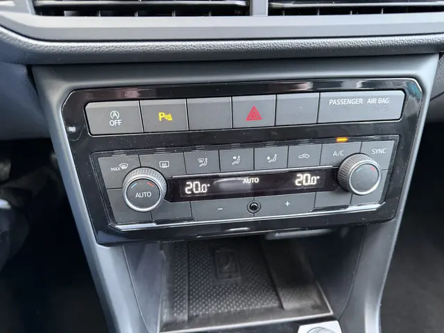 Volkswagen T-Cross 1.0 TSI Life Business 2021 Benzine 17