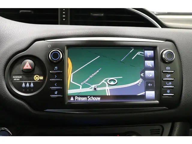 Toyota Yaris 1.5 Hybrid Bi-Tone, 2018 Hybride Benzine 19