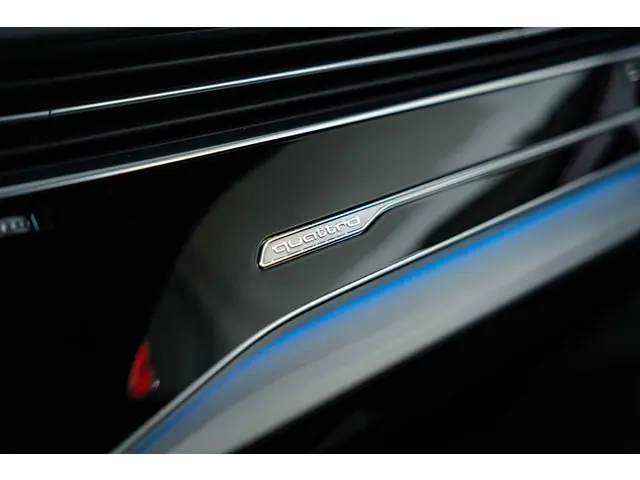 Audi SQ8 4.0 TFSI SQ8 quattro 2021 Benzine 32