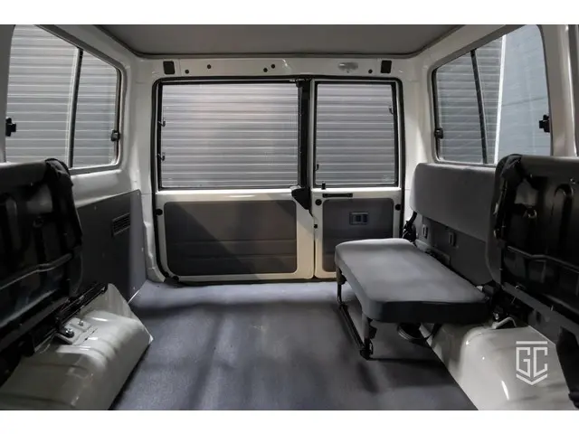 Toyota Land Cruiser GRJ78 M/T 2024 Benzine 16