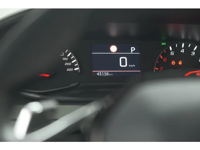 Peugeot 2008 PureTech 130 EAT8 Allure Pack 2021 Benzine 42