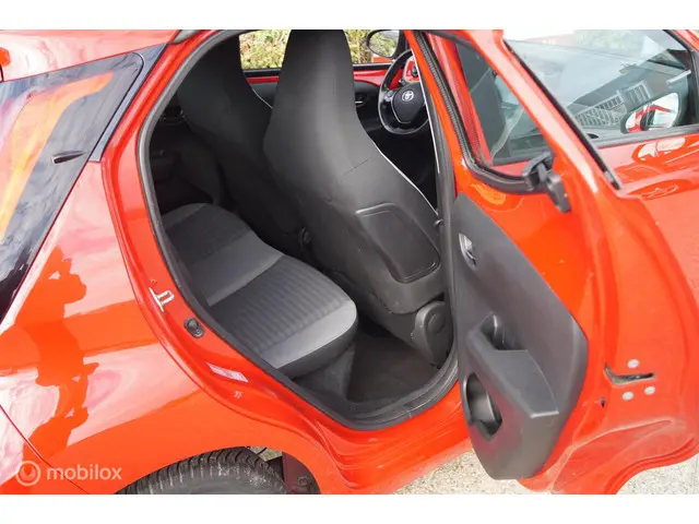 Toyota Aygo 1.0 VVT-i x-joy 2020 Benzine 18