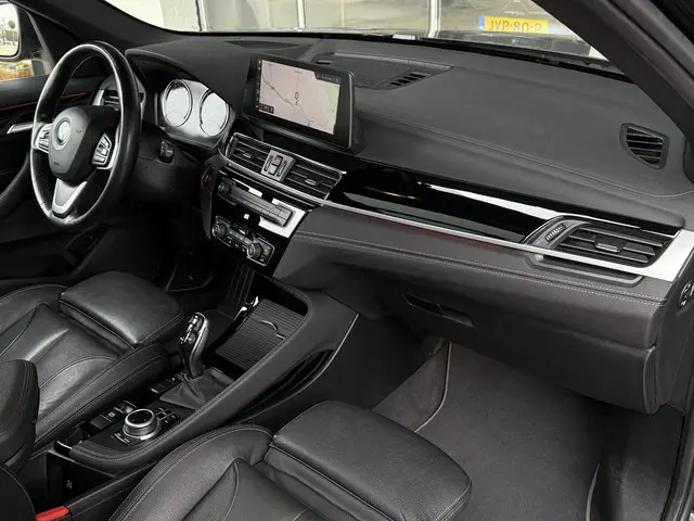 BMW X1 sDrive20i VDL Nedcar Edition 2020 Benzine 6