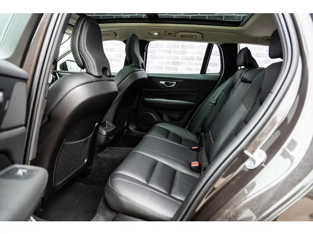 Volvo V60 2.0 B3 Plus Dark 2023 Benzine 8