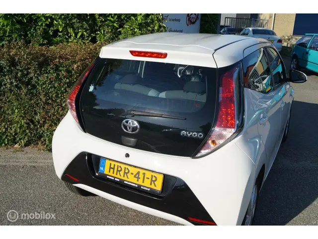 Toyota Aygo 1.0 VVT-i x-play 2016 Benzine 8