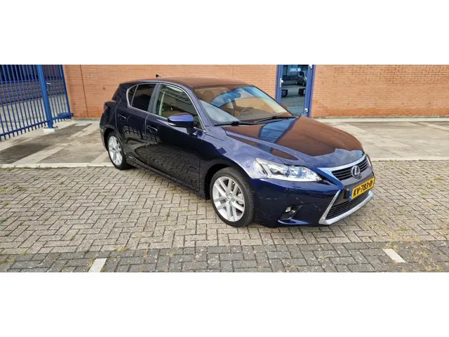 Lexus CT 200h Luxury Line 2016 Hybride Benzine 3