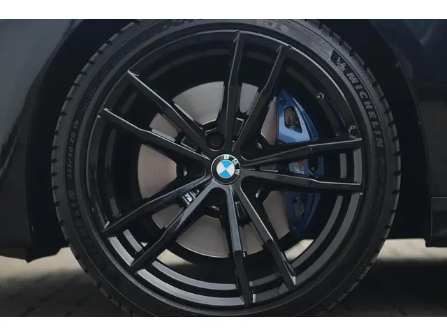 BMW 3 Serie 330i High Executive 2019 Benzine 9