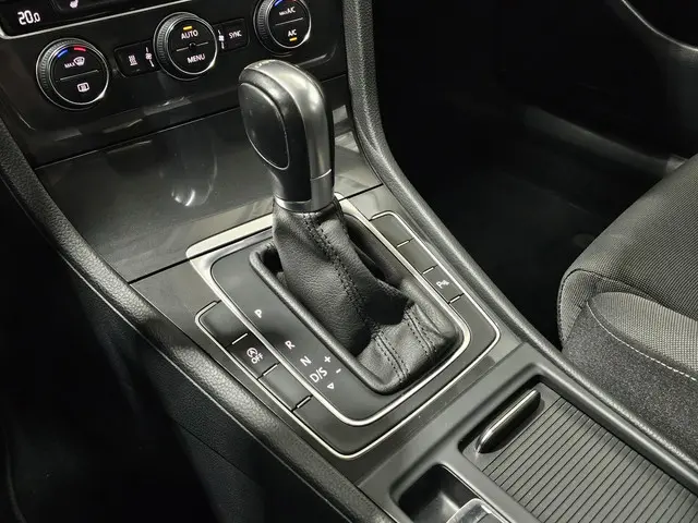 Volkswagen Golf 1.4 TSI Highline R Line 2017 Benzine 32