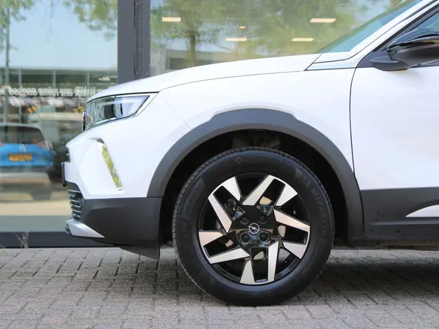 Opel Mokka 1.2 Turbo Elegance 2021 Benzine 12