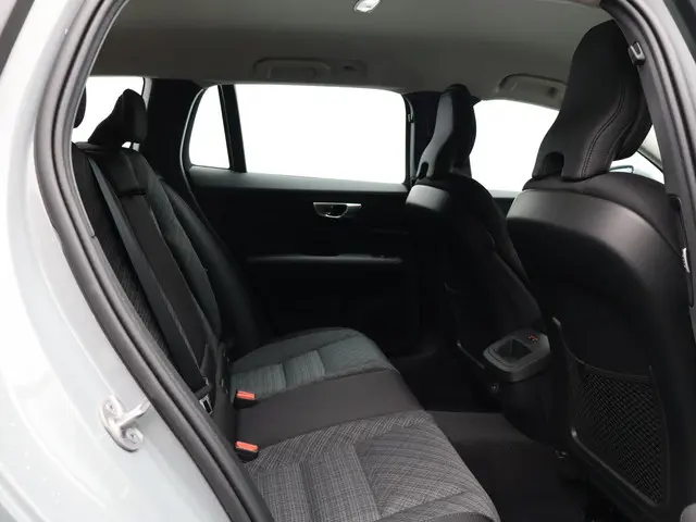 Volvo V60 B4 197PK Essential Edition 2026 Benzine 10