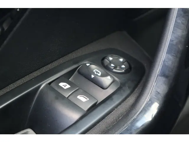 Peugeot 208 1.6 e-HDi Active 2012 Diesel 23