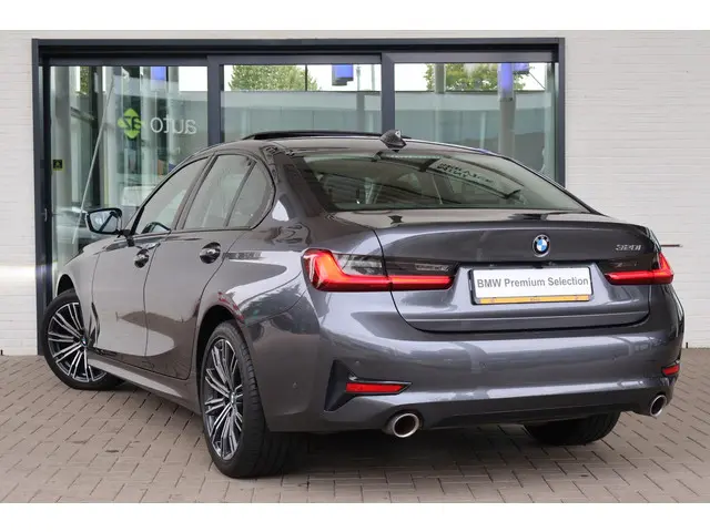 BMW 3 Serie 320i High Executive 2019 Benzine 2