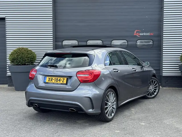 Mercedes-Benz A-Klasse 250 AMG Pakket 2015 Benzine 2