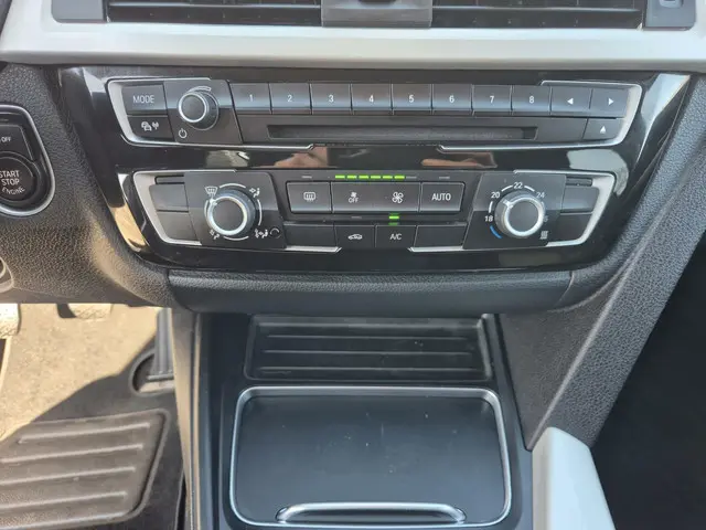 BMW 3 Serie Touring M Sport Pakket / Na 318i 2017 Benzine 19