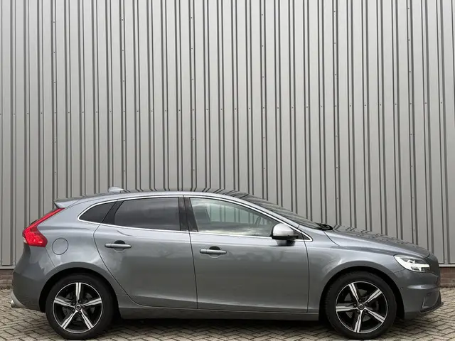 Volvo V40 2.0 T4 Business Sport 2018 Benzine 4
