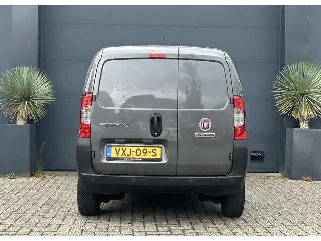 Fiat Fiorino 1.3 MJ Adventure Btw Auto 2023 Diesel 10