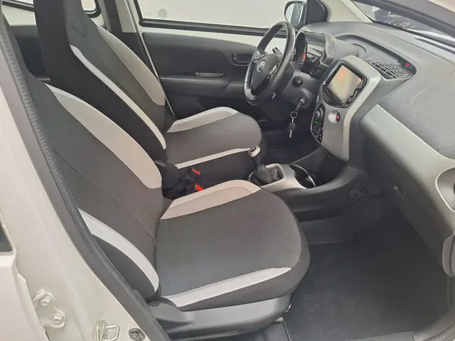 Toyota Aygo 2015. X-Play uitv. 42.000 km NAP. 2015 Benzine 18