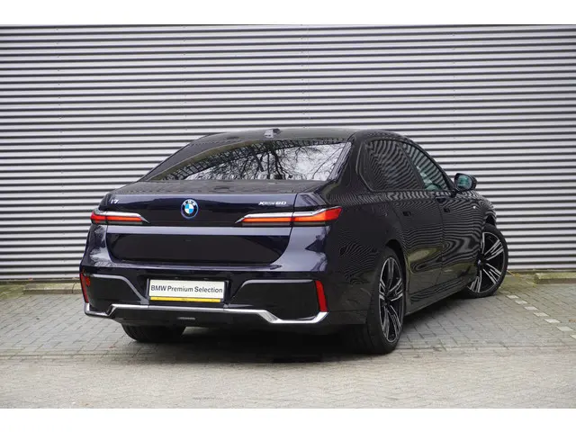 BMW i7 xDrive60 2025 Elektrisch 2