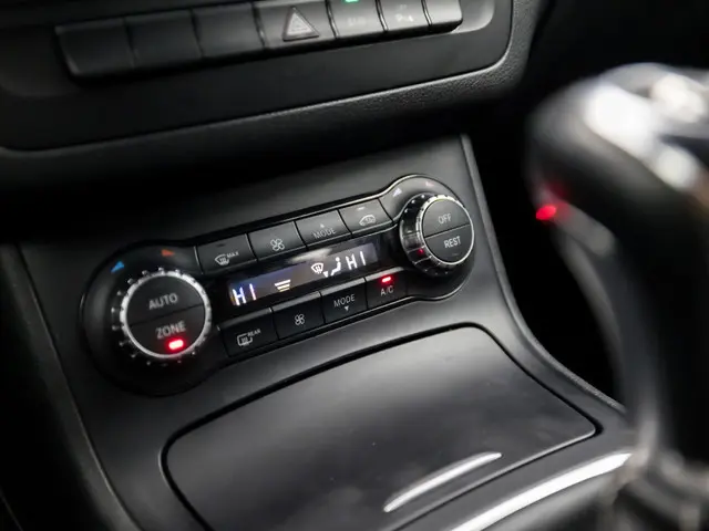 Mercedes-Benz B-Klasse 180 Ambition Sport 2013 Benzine 10