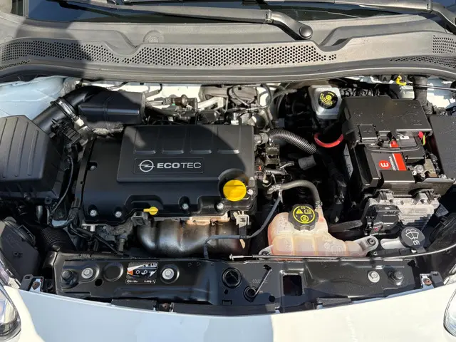 Opel ADAM 1.2 2013 Benzine 19