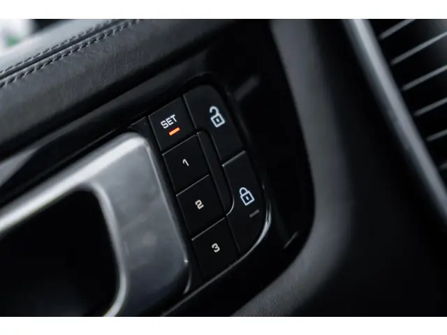 Porsche Cayenne 3.0 E-Hybrid 2023 Hybride Benzine 23
