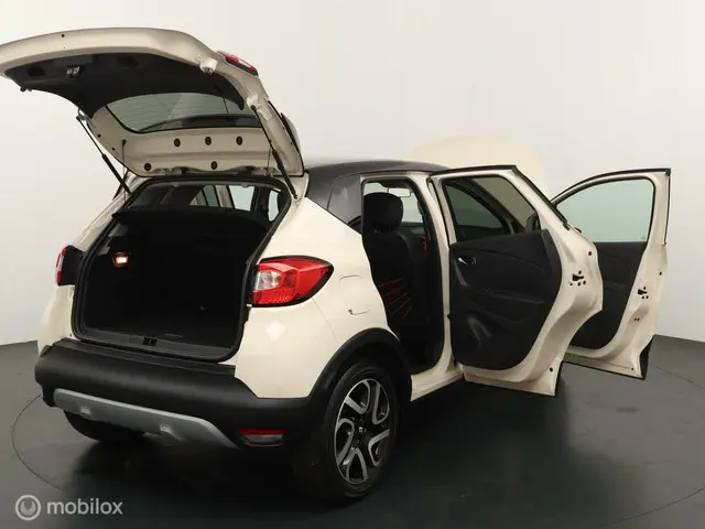 Renault Captur 0.9 TCe Helly Hansen 2015 Benzine 23