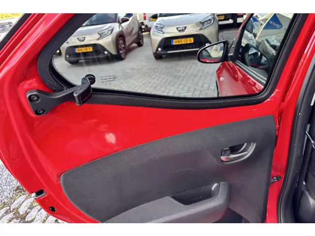 Toyota Aygo 1.0 VVT-i x-joy cabrio 2021 Benzine 25