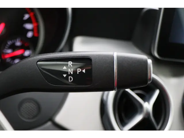 Mercedes-Benz GLA 250 4Matic 2017 Benzine 37