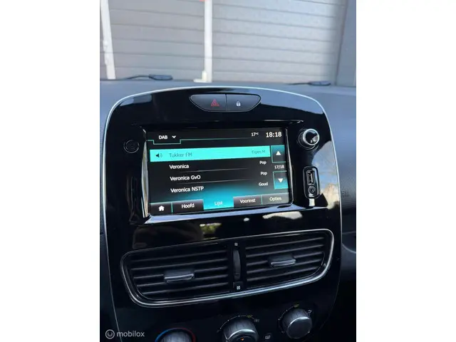 Renault Clio Estate 0.9 TCe Limited 2019 Benzine 14