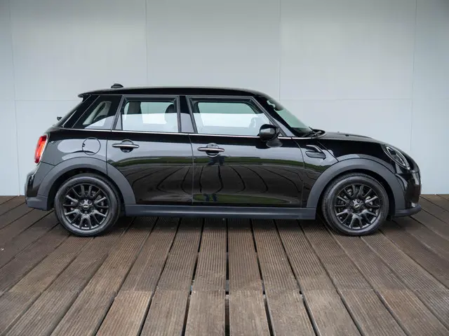MINI 5-Deurs One Business Edition 2021 Benzine 4