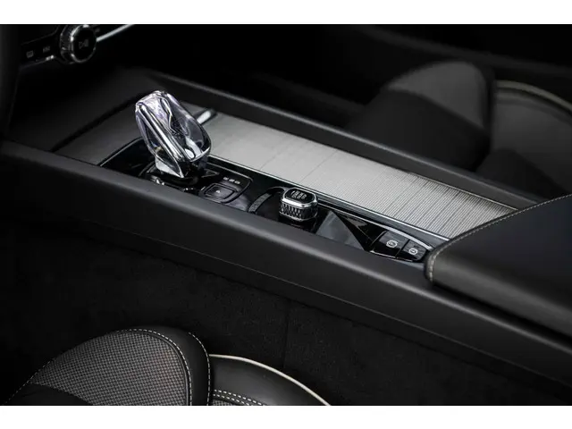 Volvo V60 2.0 B4 Plus Dark 2023 Benzine 34