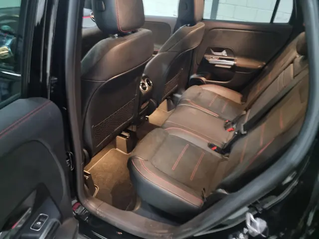 Mercedes-Benz GLA 200 Business Solution AMG 2021 Benzine 6