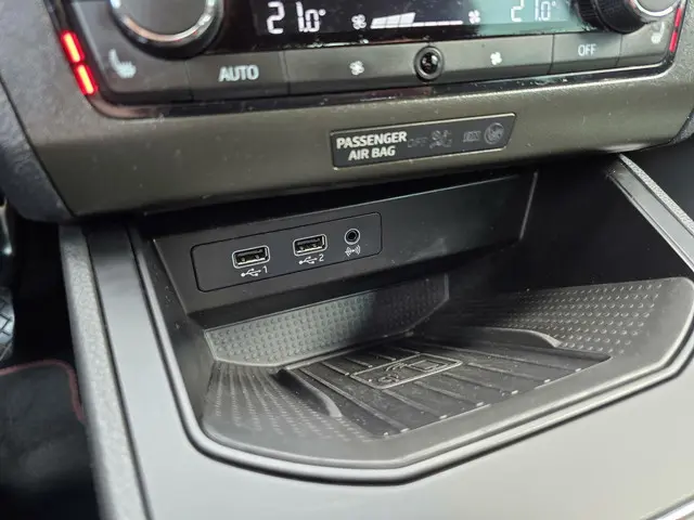 SEAT Ibiza 1.0 TSI FR Business |Automaat|Navi ! 2019 Benzine 35