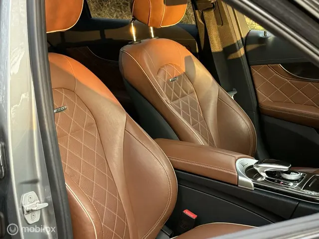 Mercedes-Benz C-Klasse AMG 63 2015 Benzine 9