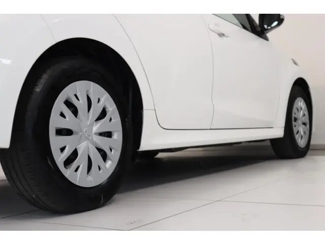 Toyota Yaris 1.5 Hybrid Active 2022 Hybride Benzine 17