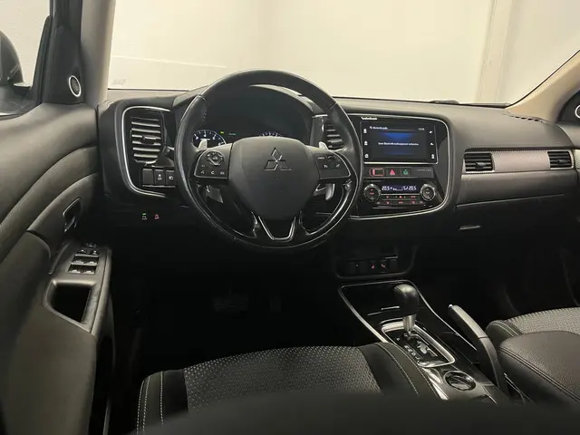 Mitsubishi Outlander 2.0 Connect Pro 2017 Benzine 13