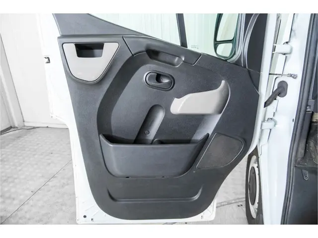 Renault Master T35 2.3 dCi L2H2 2018 Diesel 26