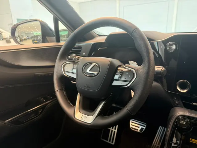 Lexus NX 450h+ AWD F SPORT Line 2025 Hybride Benzine 11