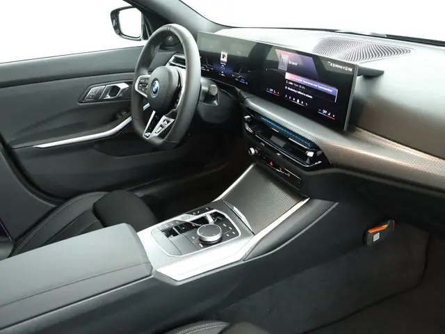BMW 3 Serie Touring 330e xDrive 2025 Hybride Benzine 67