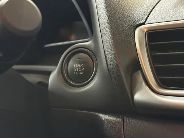 Mazda 3 2.0 SkyActiv-G 165pk SPORTSLINE 2018 Benzine 19