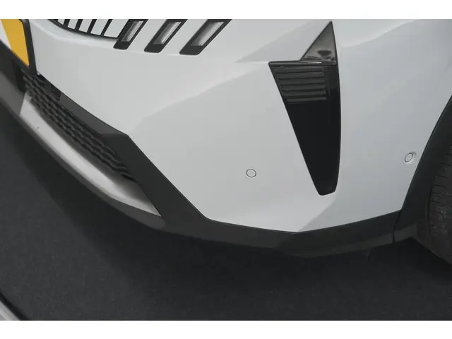 Peugeot 3008 1.2 Hybrid 136 GT 2024 Hybride Benzine 17