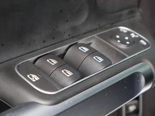 Mercedes-Benz GLB GLB 200 AMG line 2020 Benzine 16