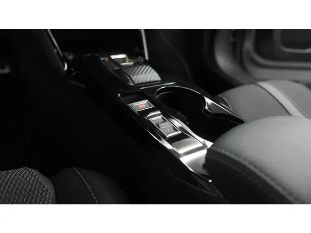 Peugeot 2008 PureTech 130 EAT8 GT 2024 Benzine 48