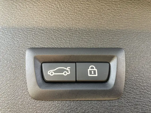 BMW X1 xDrive20i High Executive 2017 Benzine 12